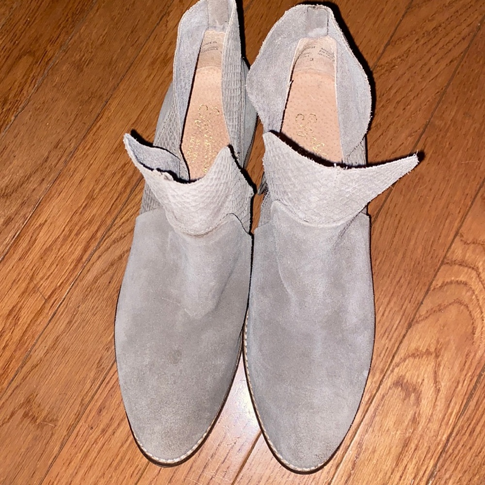 Seychelles Women's Score Ankle Bootie size 9
